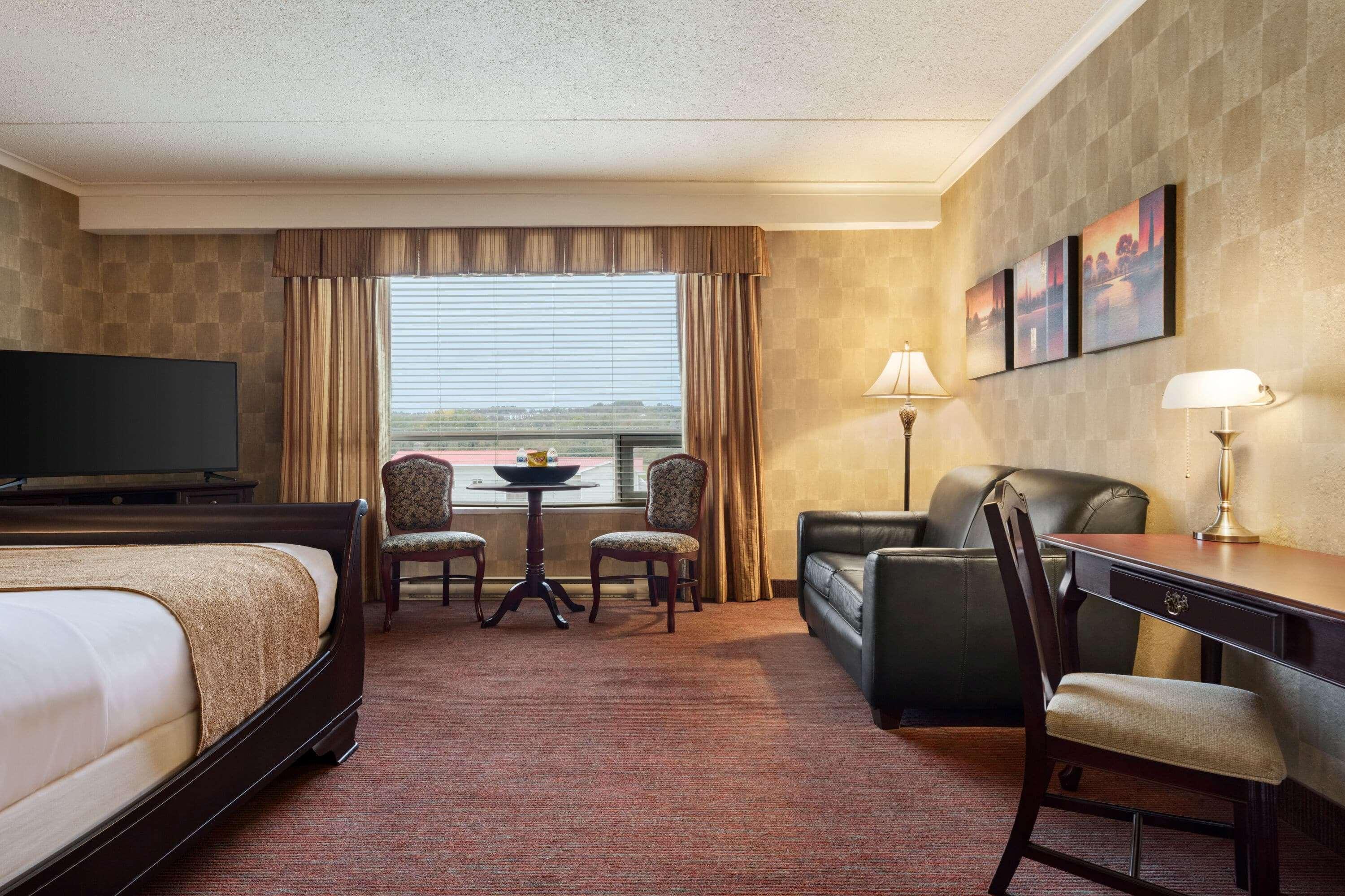 รามาดา บาย วินด์แฮม เฟรดเดอริคตัน Hotel เฟรดริกตัน ภายนอก รูปภาพ
